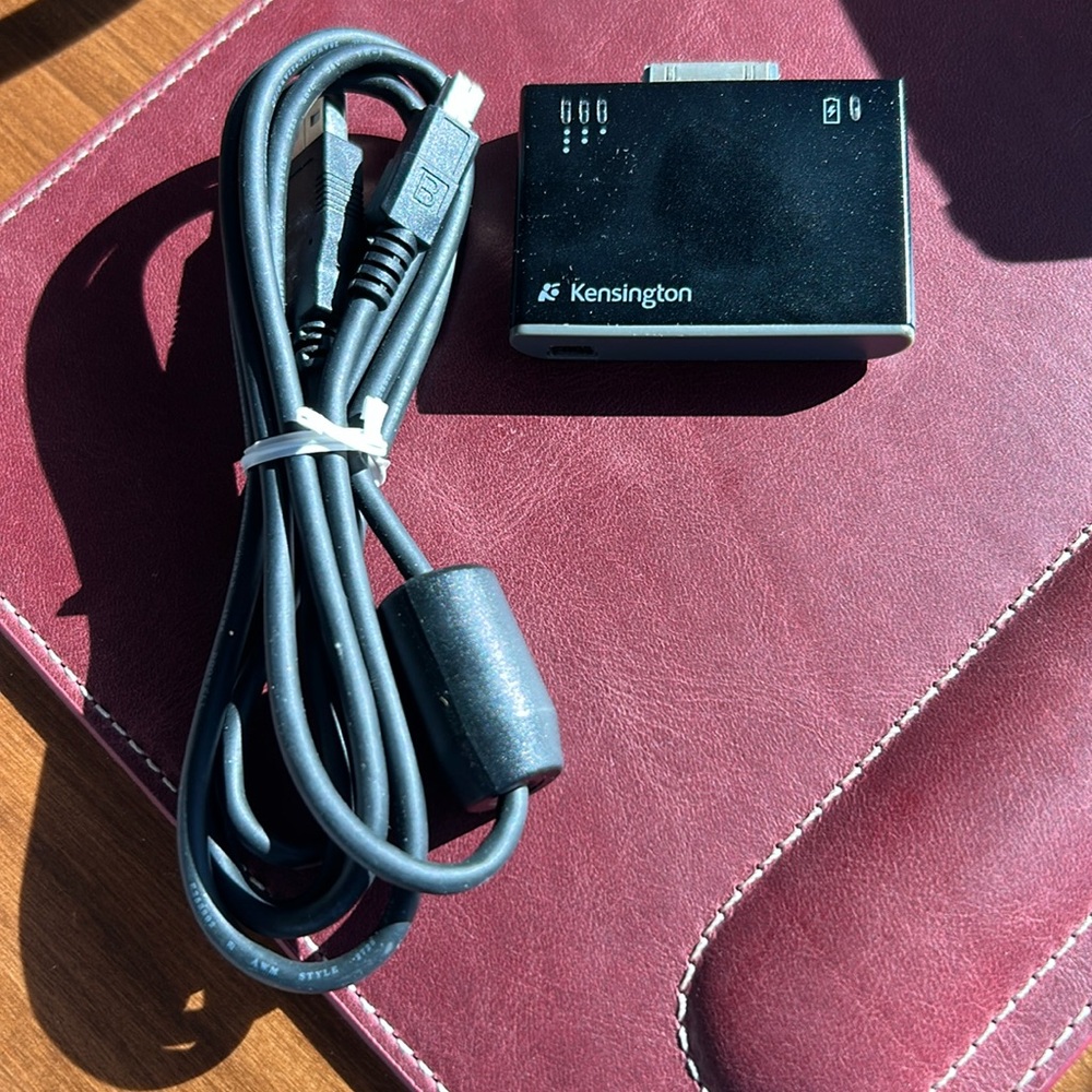 Kensington (TiPBB4) Mini Battery Pack & Charger
